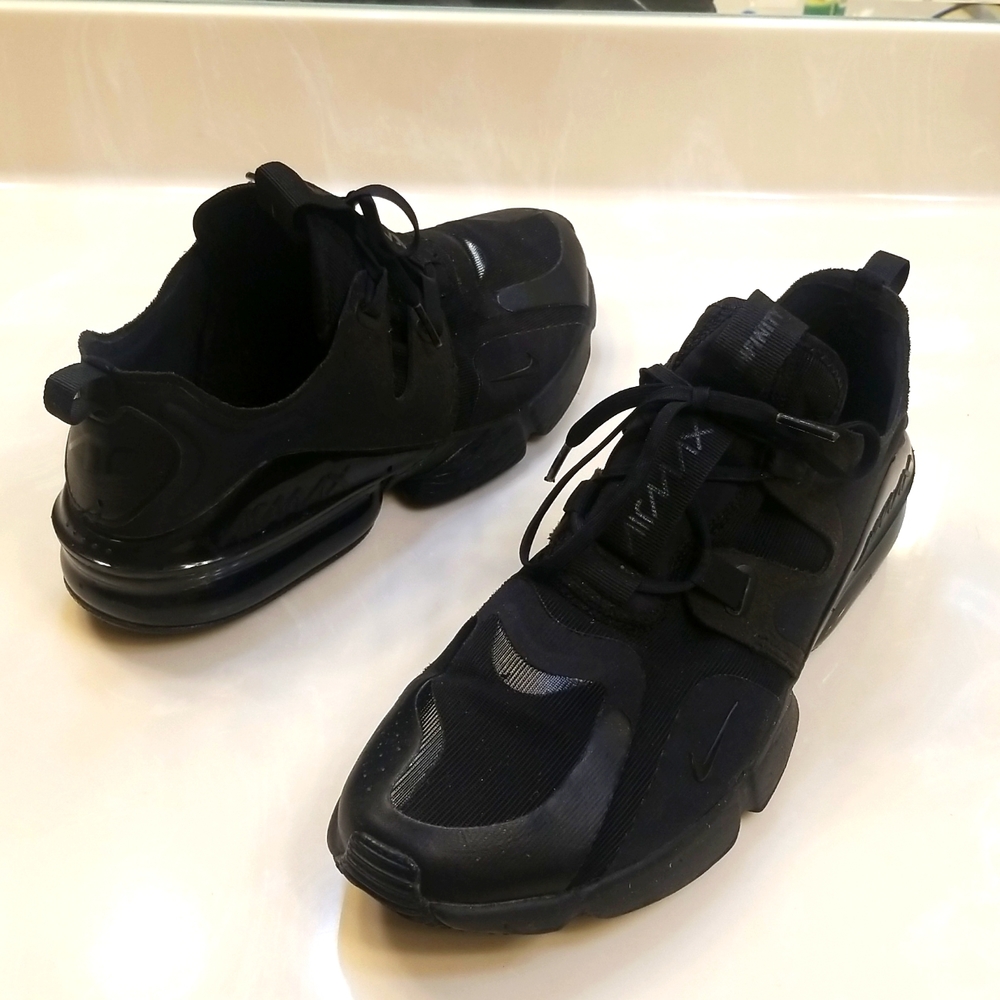 AIR MAX INFINITY TRIPLE BLACK- men's sz. 11 great condition